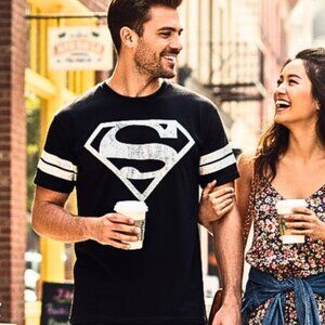 MEN'S SUPERMAN BRAND TEE SHIRT BLACK WITH SIVER LOGO AND STRIPED ARM BANDS (M)